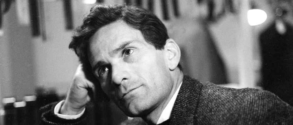 NoteVerticali.it Pier Paolo Pasolini sognante bn